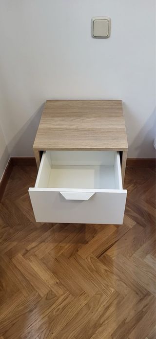 Mesita de noche Ikea madera y blanco