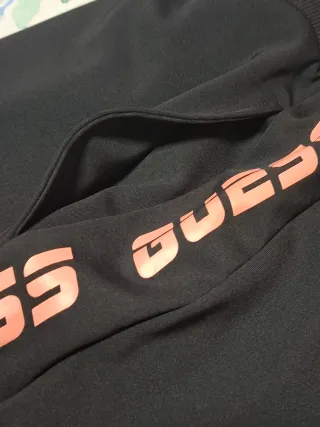 Pantalón chándal Guess negro con detalles rosa