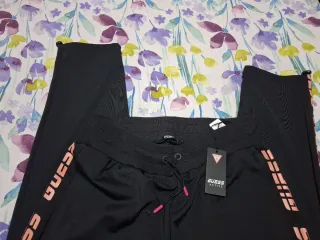 Pantalón chándal Guess negro con detalles rosa