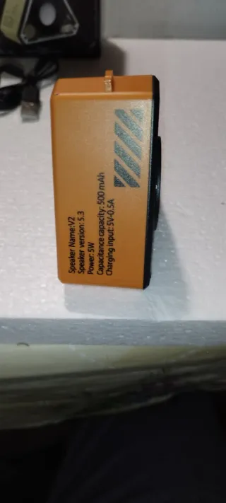 Altoparlante portatile triangolare