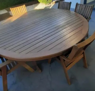 Mesa redonda de madera de teka