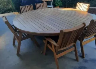 Mesa redonda de madera de teka