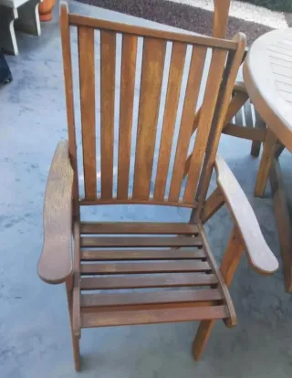 Mesa redonda de madera de teka