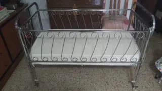 Cuna vintage metal años 70