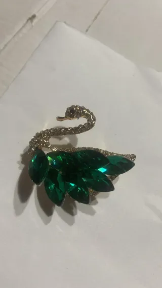 Spilla vintage cigno con strass verdi
