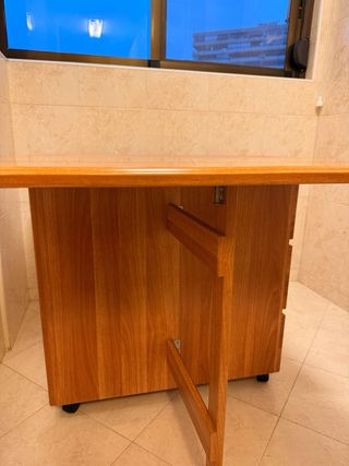 Mesa plegable madera con cajones y ruedas