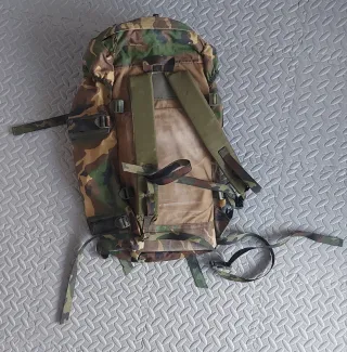 Mochila militar camuflaje mediana.