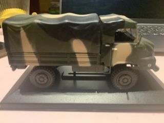 Camión Militar Simca Unic 1/43 IXO