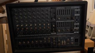 Mesa Mezcladora Amplificada Yamaha EMX88s