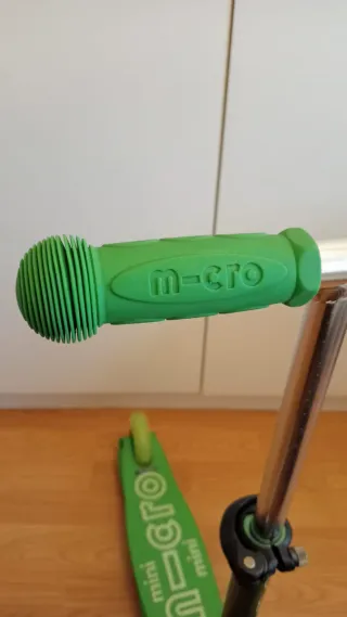 Monopatín Micro Mini Verde 3 Ruedas