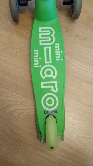 Monopatín Micro Mini Verde 3 Ruedas