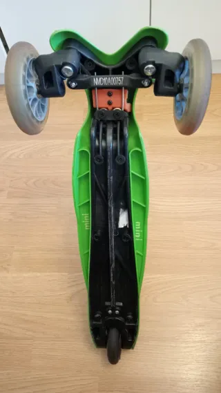 Monopatín Micro Mini Verde 3 Ruedas