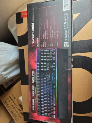 Teclado Gaming Mecánico Tempest Doom RGB