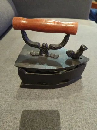 Plancha antigua de hierro fundido