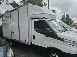 Iveco Daily plataforma camara trasera multimedia