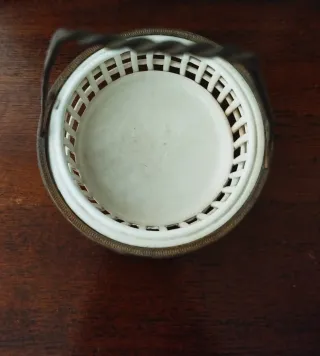 Cestino ceramica traforata con manico