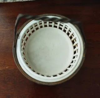 Cestino ceramica traforata con manico