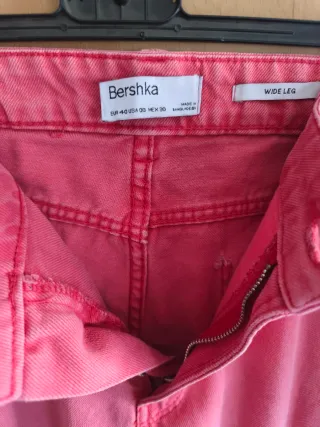 Pantalón vaquero Bershka rosa