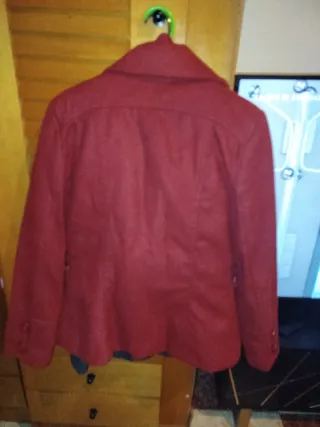 Gabardina roja mujer
