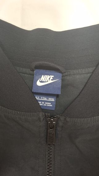 Chaqueta Bomber Nike Negra y Blanca