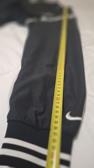 Chaqueta Bomber Nike Negra y Blanca