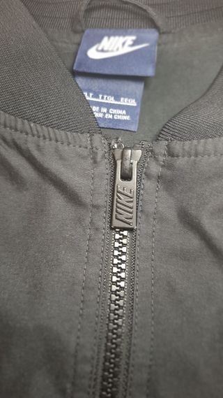 Chaqueta Bomber Nike Negra y Blanca