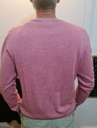 Jersey rosa cuello pico hombre