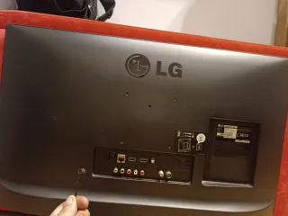 TV LG 28 PULGADAS PANTALLA ROTA