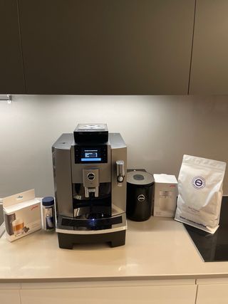 Cafetera Jura W8 + Nevera Leche Cool Control