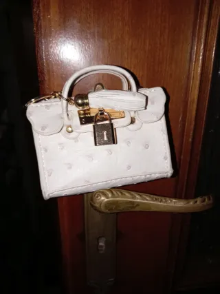 Borsetta bianca con dettagli oro