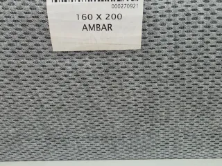 Dormitorio: Cómoda, Mesitas y Cama