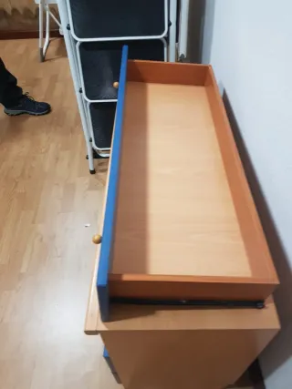 Cajonera azul y madera