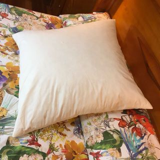 Cuscino grande bianco riempito