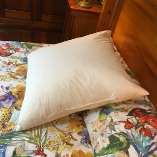 Cuscino grande bianco riempito