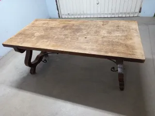 Mesa de madera y metal