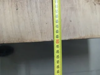 Mesa de madera y metal