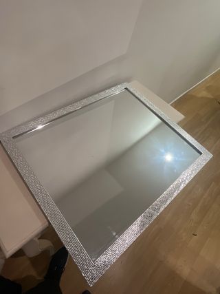 Mueble recibidor y espejo plateado