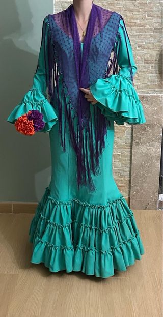 Traje Flamenca Verde con Mantones