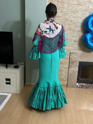 Traje Flamenca Verde con Mantones