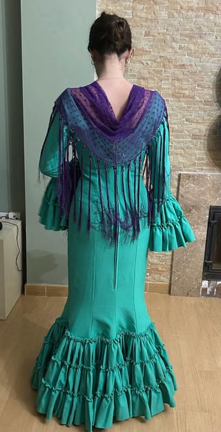 Traje Flamenca Verde con Mantones