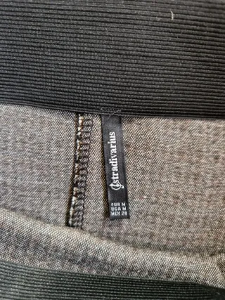 Falda mini Stradivarius beige y negro