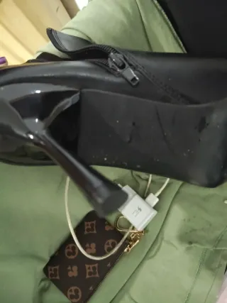 Tacones negros de punta