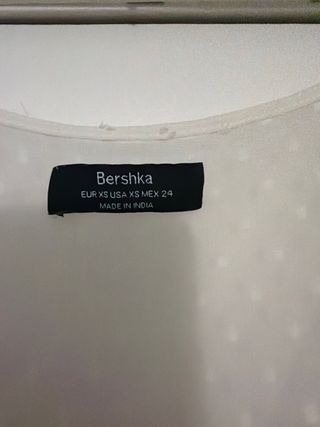 Blusa Bershka blanco roto