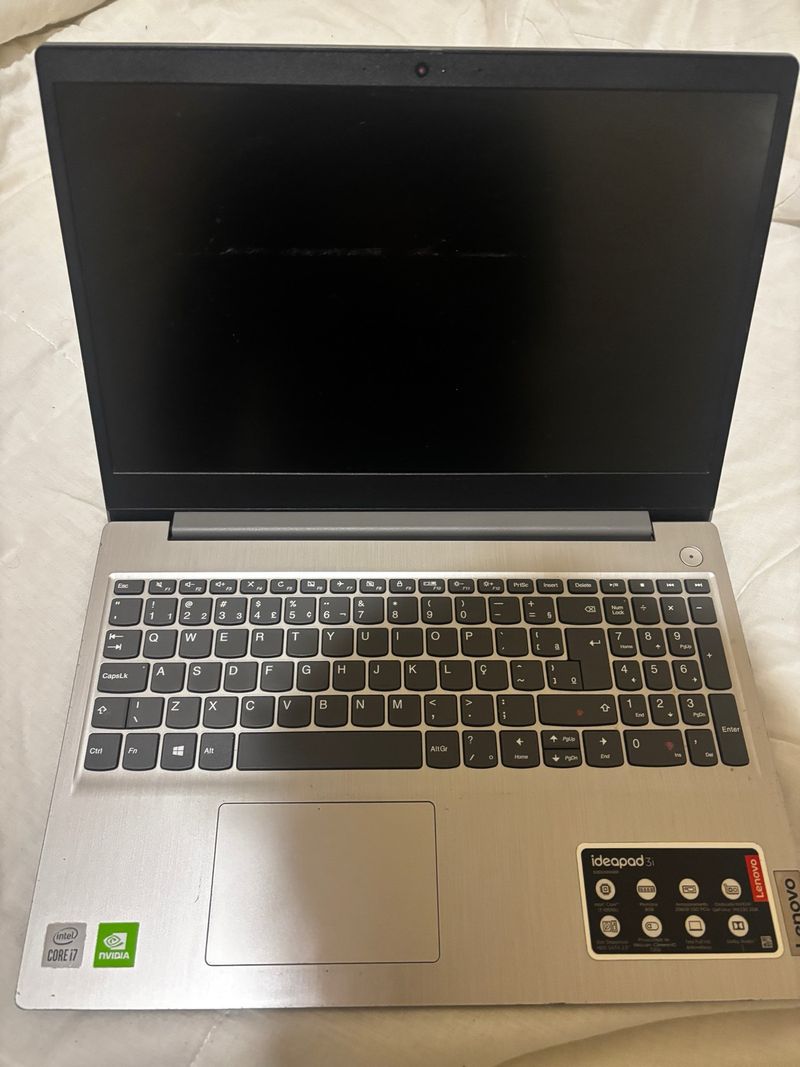 Portátil Lenovo IdeaPad 3 i7 / 8GB RAM / 256GB SSD