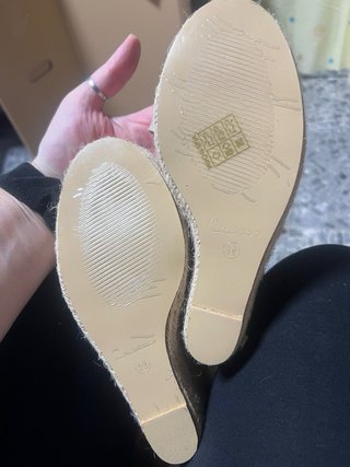 Sandalias cuña beige