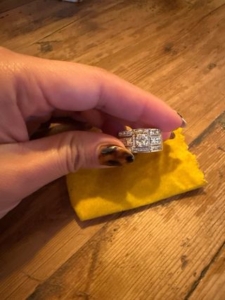 Anillo Oro 18K con Diamantes (6,6 g peso en bruto)