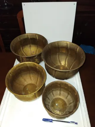 Lote Bronce: Tetera, Jarra y Maceteros