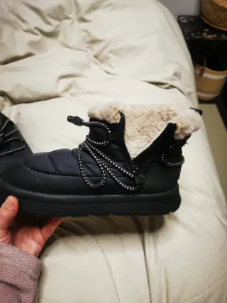 Botas Zara forradas beige y negras