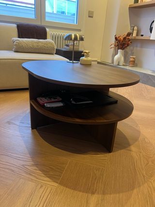 Mesa de centro de madera de nogal