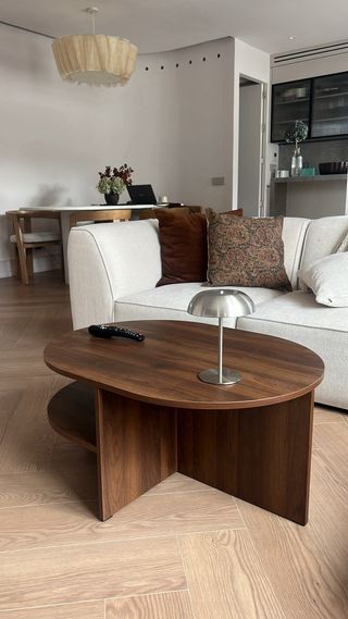 Mesa de centro de madera de nogal